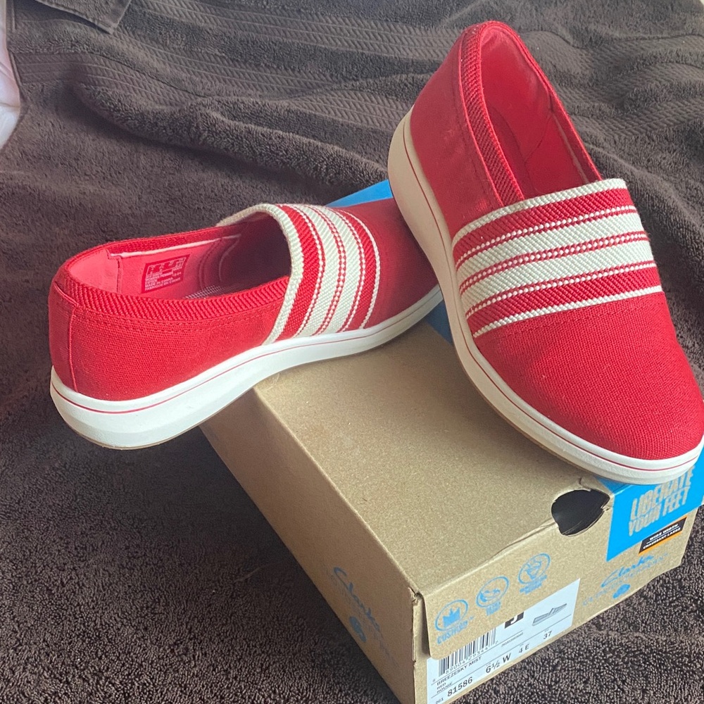 Clarks Breezesky Mist Slip-On Sneakers in Red and White sz 6.5 W